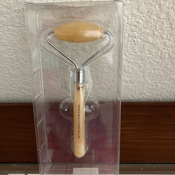 IT COSMETICS Heavenly Luxe Face & Neck Citrine Roller NWT - Picture 2 of 9